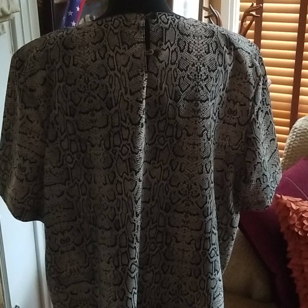 Blouse - Picture 2 of 4
